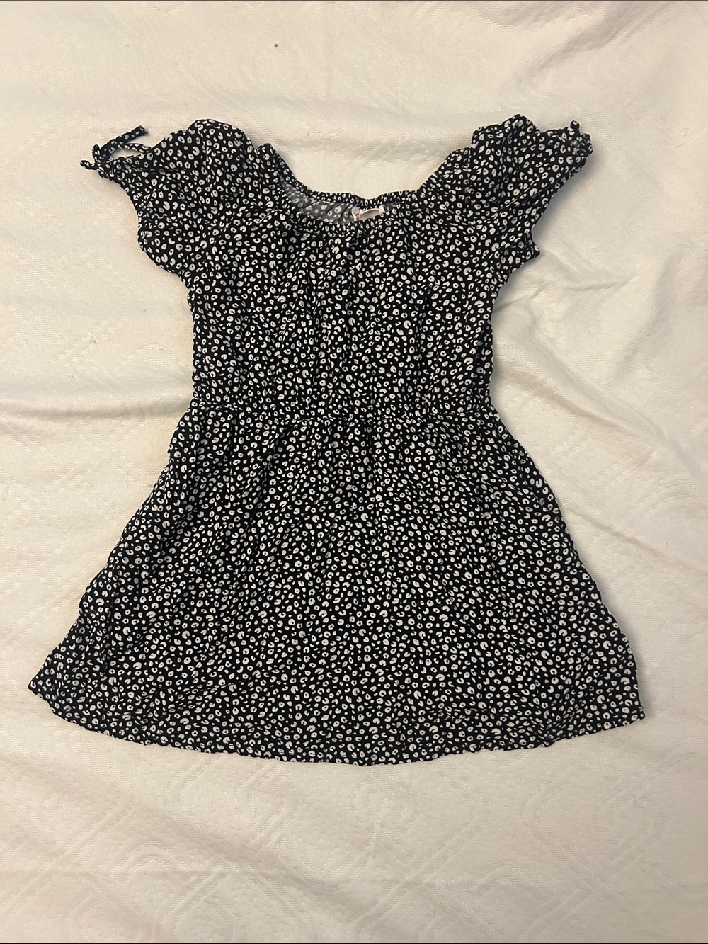 Cat & Jack Black Floral Print Casual Dress